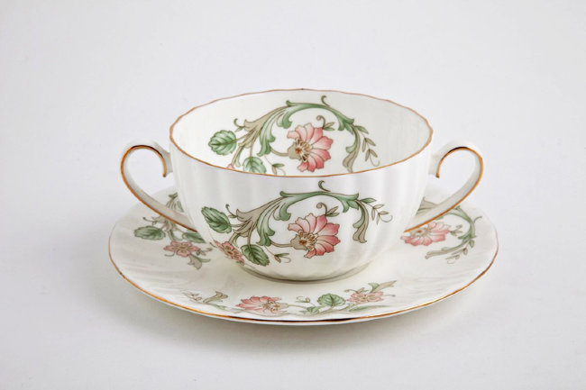 Бульонная чашка с блюдцем Магнолия Персия (золотая лента) 370 мл