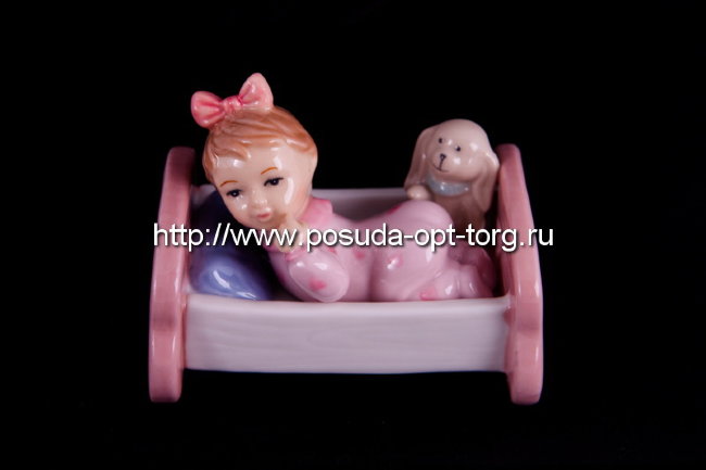 Статуэтка фарфоровая. Статуэтка Девочка в кроватке l-5,5, h-8 см