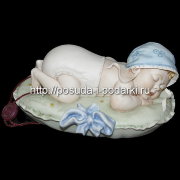 Статуэтка фарфоровая Младенец мальчик на подушке 19*8h см