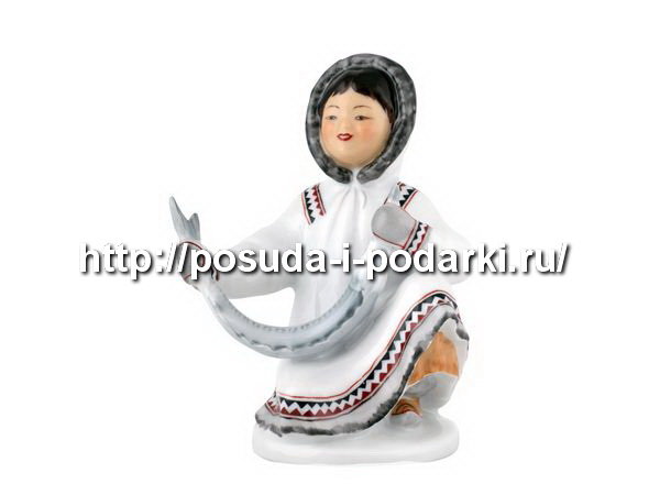 Скульптура фарфорвая (статуэтка) Якутка с севрюгой ТЛ1