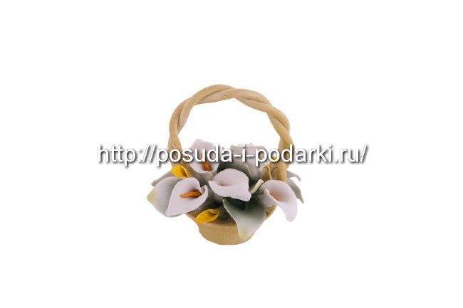 Статуэтка фарфоровая. Корзинка с ручкой с каллами d-9, h-8,5 см Статуэтка фарфоровая. Корзинка с ручкой с каллами d-9, h-8,5 см