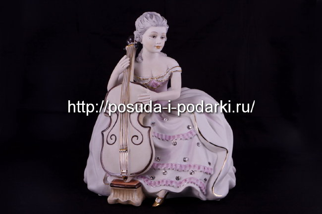 Статуэтка фарфоровая. Статуэтка Леди с виолой h-35 см