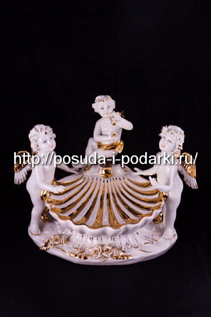 Статуэтка фарфоровая. Три херувима на ракушке h-26 см