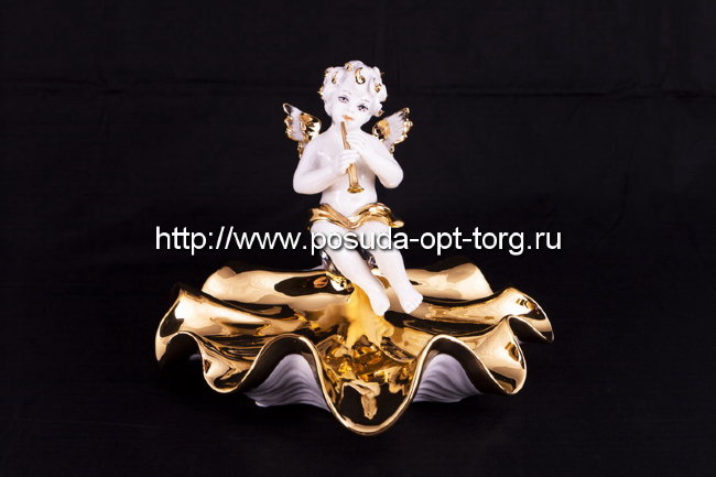 Статуэтка фарфоровая. Амур с флейтой на раковине 15 см