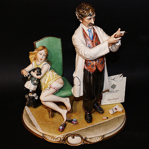 Статуэтка фарфоровая Доктор 27*28h см